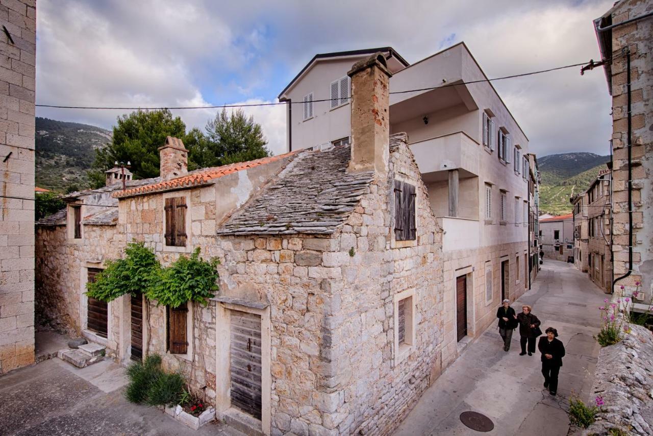 Apartments Marinkovic Komiza Bagian luar foto