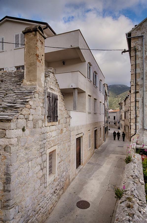 Apartments Marinkovic Komiza Bagian luar foto