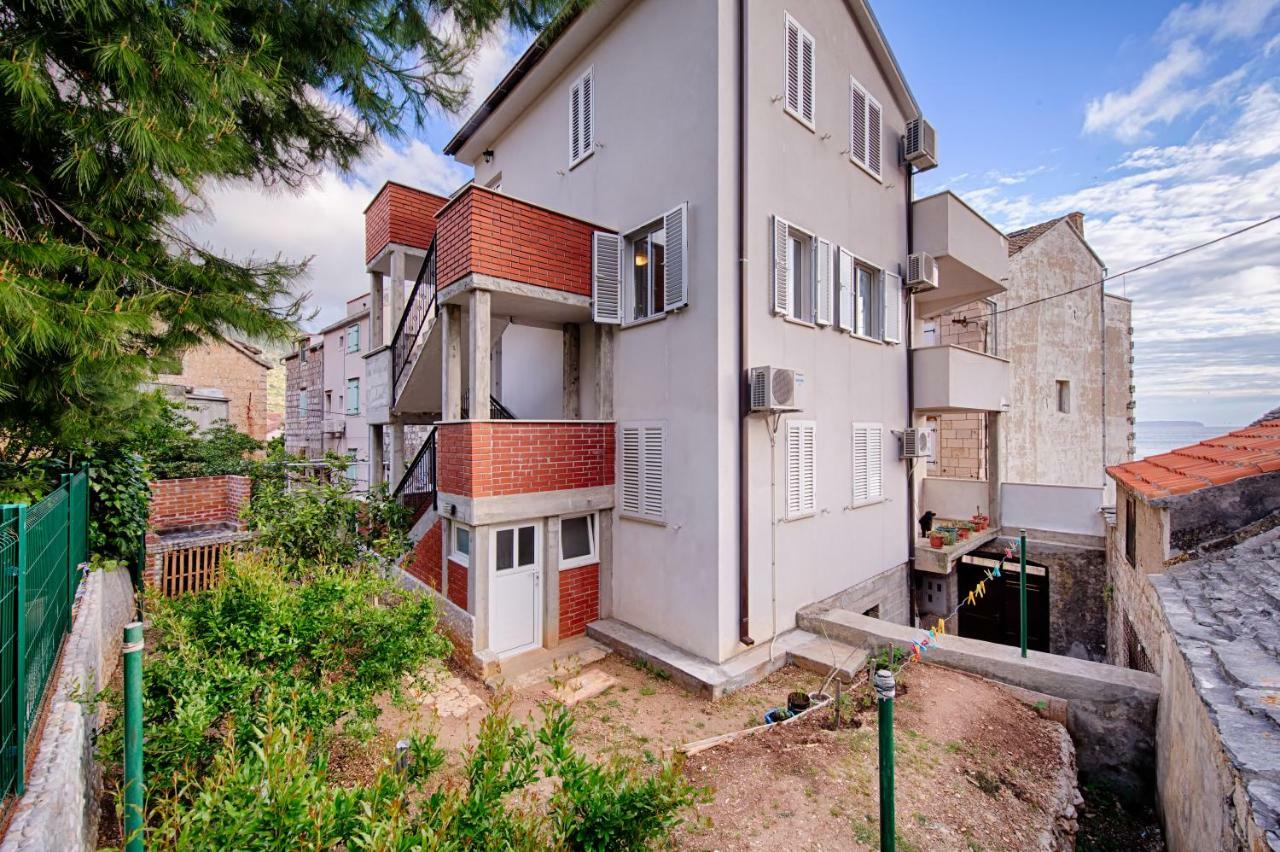 Apartments Marinkovic Komiza Bagian luar foto