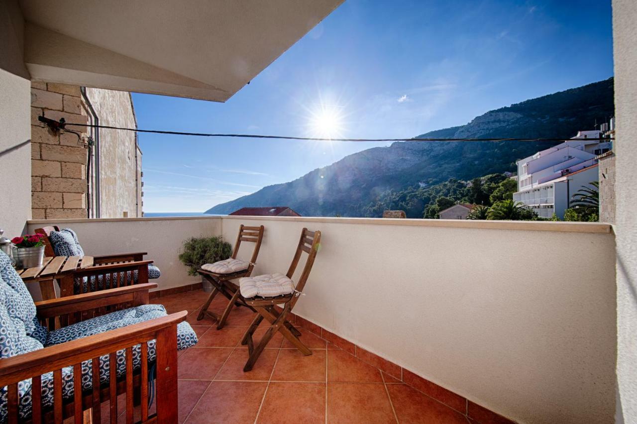 Apartments Marinkovic Komiza Bagian luar foto