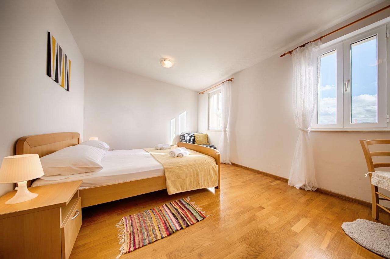 Apartments Marinkovic Komiza Bagian luar foto